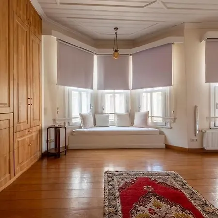 Wonder Triplex Terrace In Peninsula *